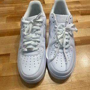 Brand new Air Force one white